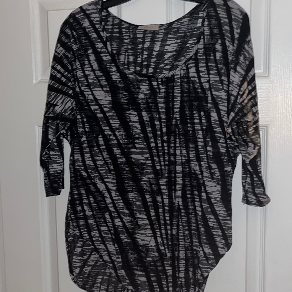LOVELY STRIPED TOP! GREAT COLORS, LIGHTWEIGHT AND COMFORTABLE!